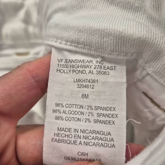 Lee Women's White Cotton/Spandex Denim Just Below the Waist Long Shorts Knee Len - Picture 8 of 8